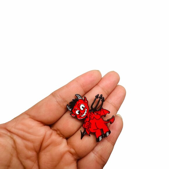 ⭐Hell Devil Imp Enamel Pins Red Fire Head Vampire Badge Brooch Diablito Rojo New - Picture 2 of 5